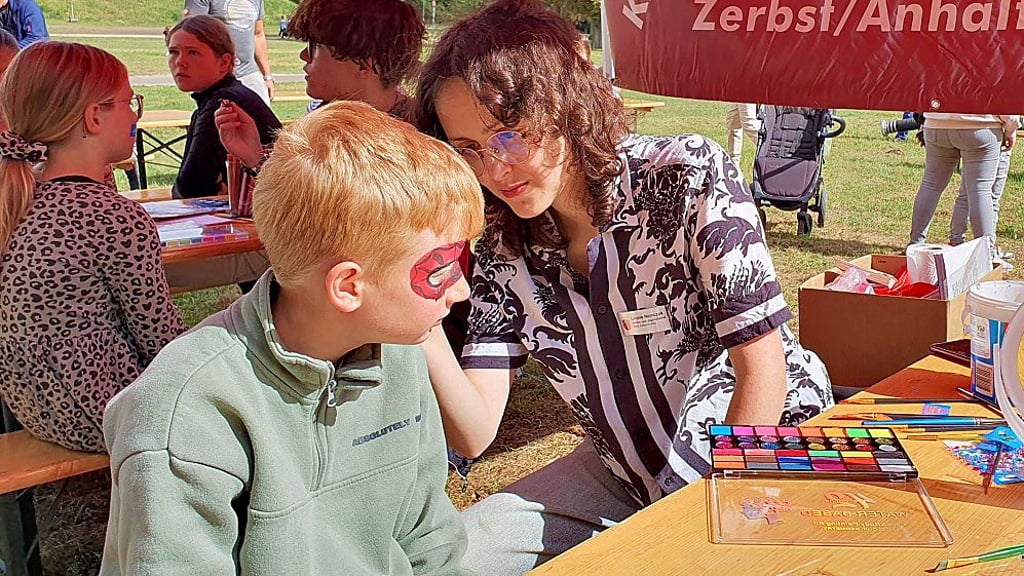 Kinder konnten sich nach ihren Wünschen schminken lassen.