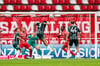 Burim Halil köpft in der Nachspielzeit zum Sieg für den Halleschen FC gegen Rot-Weiß Erfurt ein. 