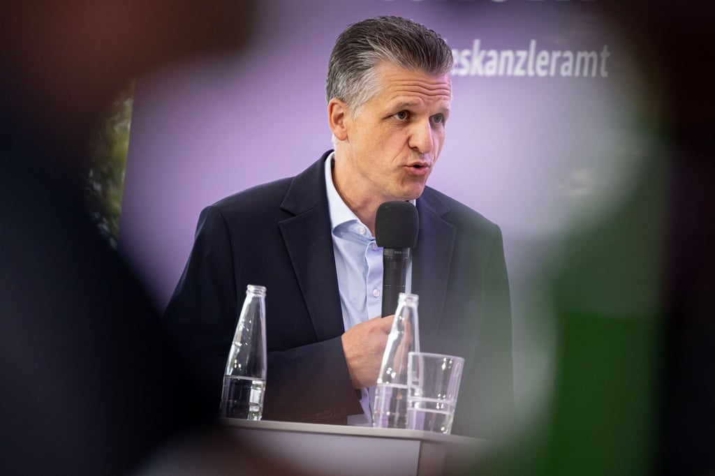Kanzleramtschef verteidigt Erweiterung der Regierungszentrale.