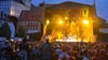 Vor der Kulisse von Schloss Neu-Augustusburg hat Bosse mit Band am Freitagabend auf dem Weißenfelser Marktplatz viele Gäste angelockt.