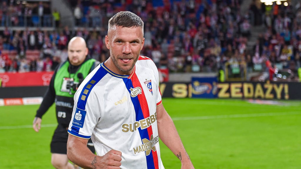 Fußballer Lukas Podolski hat ein Eiscafé in Chemnitz eröffnet.