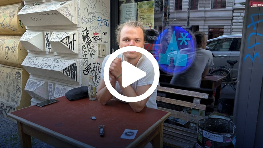 Der 31-jährige Magdeburger Joshi ist von Anfang an Mitglied beim Verein „Platz*machen“. Dieser betreibt den Kiezladen Tacheles. Nun muss der Verein aber ausziehen.