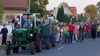 Wenn es in Wegenstedt einen Grund zum Feiern gibt, ist meist die Blaskapelle dabei. 2015 spielte die Kapelle auf dem  Traktoranhänger die Musik für den Laternenumzug der Kita „Spetzenpieper“.