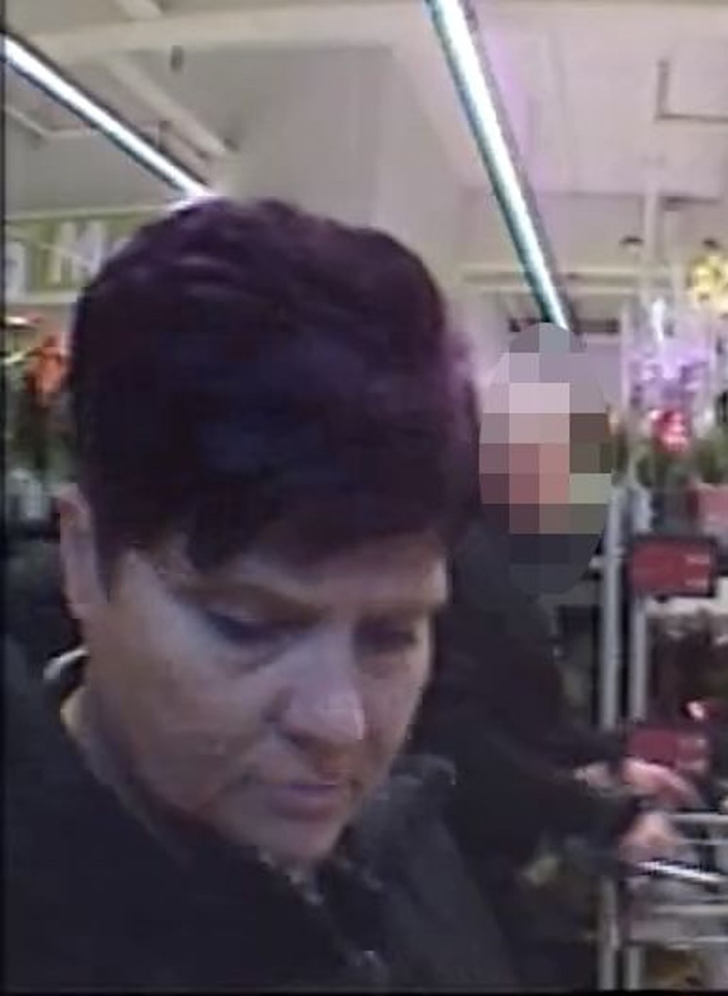 Die mutmaßliche Täterin nahm das Geld der Geschädigten aus dem Geldautomaten in Köthen.