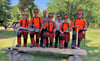 Sönke Wichmann, Mia Thieme, Elias Hennig, Oscar Mandel und Matti Allrich (v.r.n.l.) haben am 1. August ihre Ausbildung im Betreuungsforstamt Dessau begonnen. Neu sind auch die Ausbilder im Forstamt: Tobias Günther (hinten rechts) sowie André Wildner.