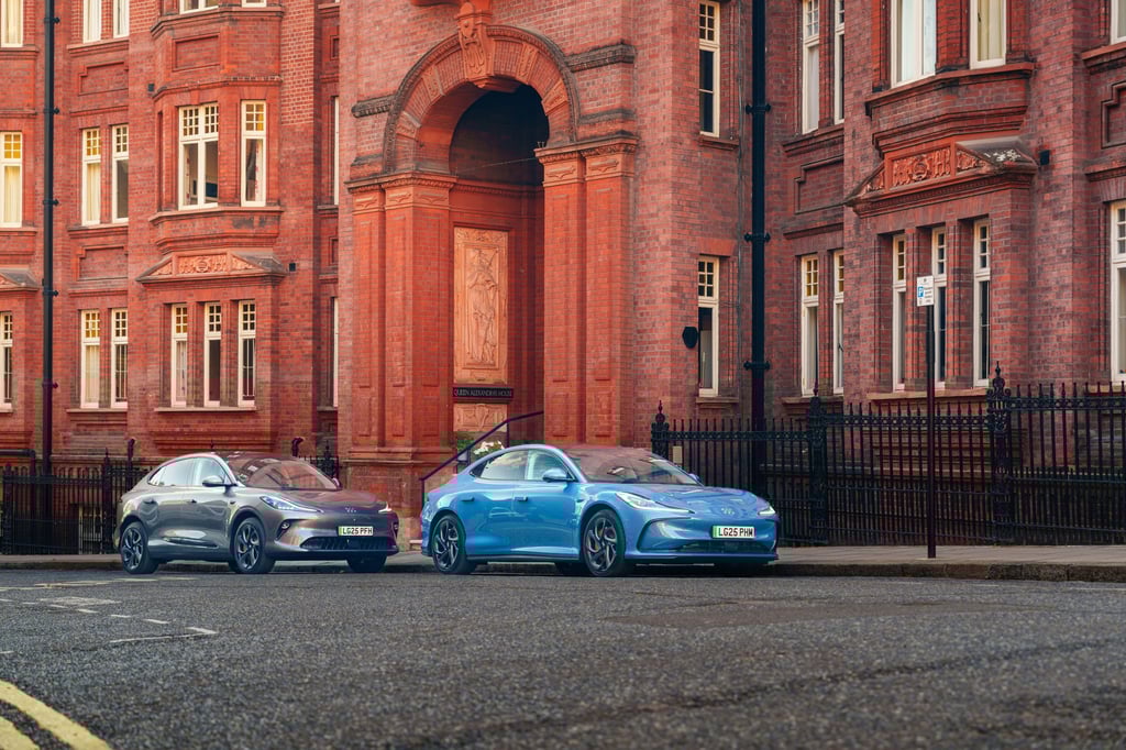 Aufbruch: Die chinesische Automarke MG mit britischen Wurzeln will mit IM6 (l) und IM5 nun auch in Europa ins automobile Oberhaus drängen.