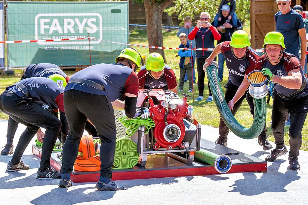 Das Männerteam der Gastgeber-Feuerwehr Kirchscheidungen leistete sich diesmal kleinere Fehler und wurde letztlich Vize-Kreismeister hinter Balgstädt.