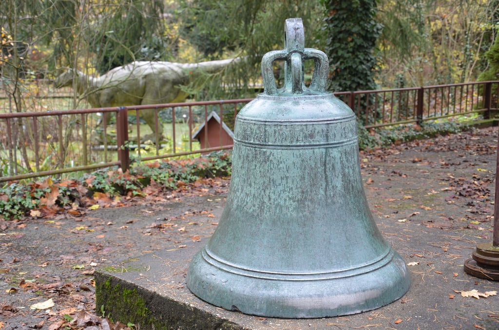 Die Glocke im Tiergarten Staßfurt. Das Thema Leihgabe ist nun auch gegenüber der Kirchengemeinde Großmühlingen abgehakt.