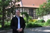 Pfarrer Arnulf Kaus vor der Johanniskirche im Westendorf Halberstadts.