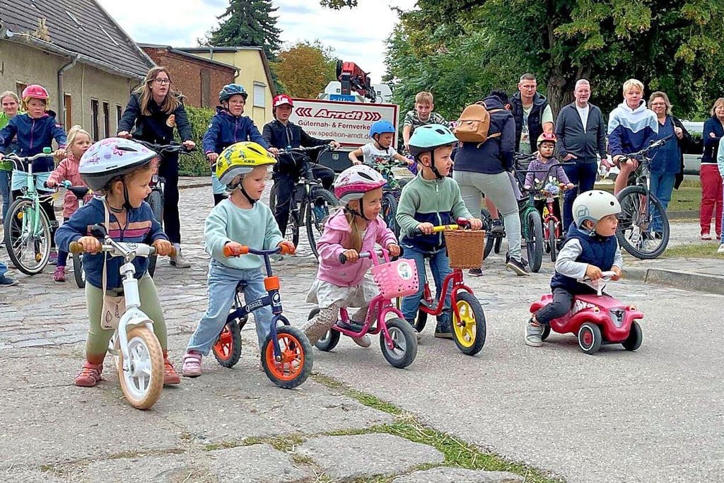 Wer braucht da schon Deutschland Tour! Die jüngsten Friedensfahrer waren in Zuchau mit am Start.