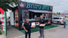 Die Cousins Cumali (links) und Vahit Akmese betreiben auf dem Kauflandparkplatz in Borau das „Bistro Best“.