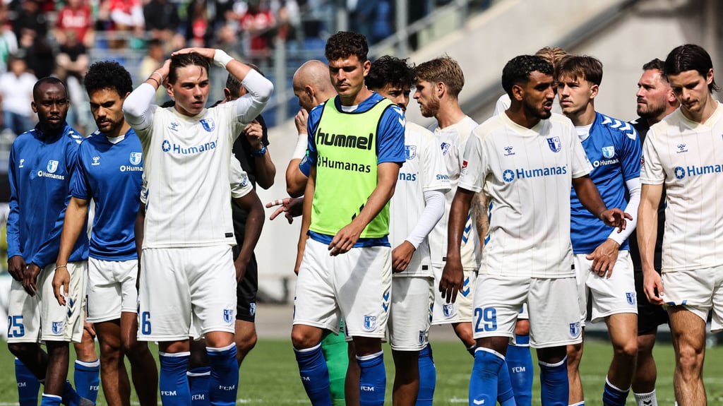 Die Spieler vom 1. FC Magdeburg waren nach der Niederlage gegen Hannover 96 enttäuscht.