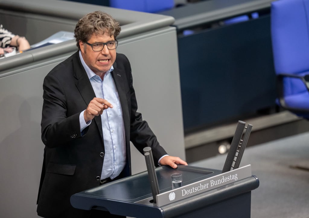 Michael Kellner fordert eine E-Auto-Förderung insbesondere im ländlichen Raum. (Archivbild)