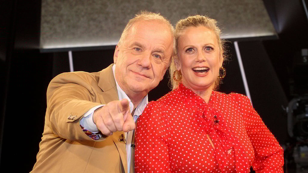Die "NDR Talk Show" am Freitag, dem 29. August, wird von Barbara Schöneberger und Hubertus Meyer-Burckhardt moderiert.