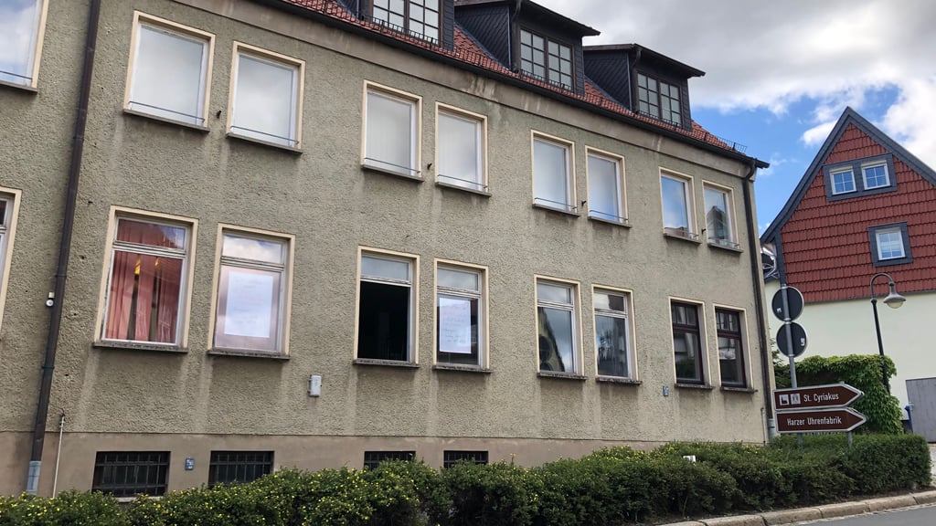 Der Jugendclub befand sich im Erdgeschoss des ehemaligen Deutschen Hauses in Gernrode. Jetzt ist er geschlossen worden.
