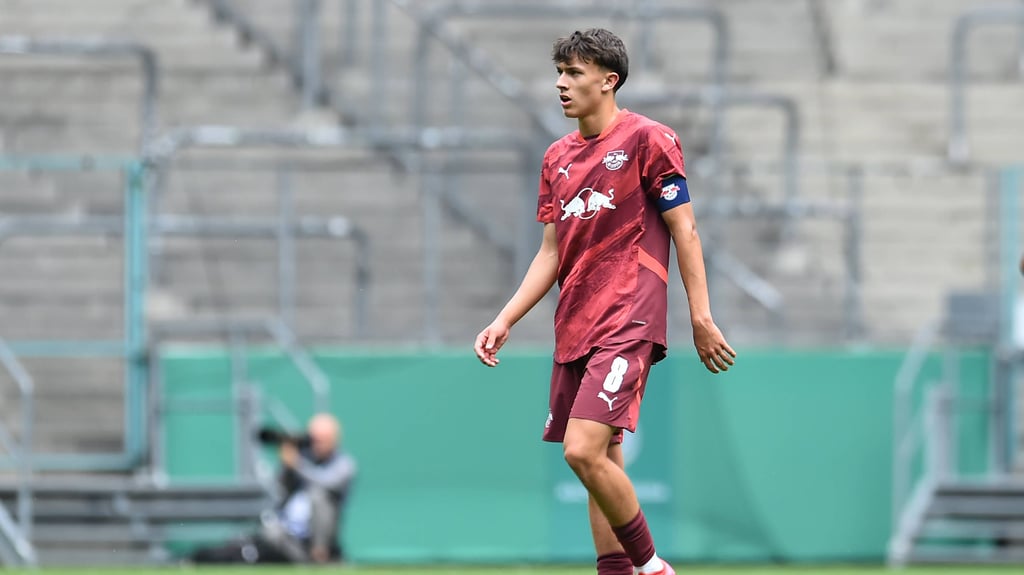 Toni Langsteiner, hier als Kapitän der U17, traf für die U19 zweimal.