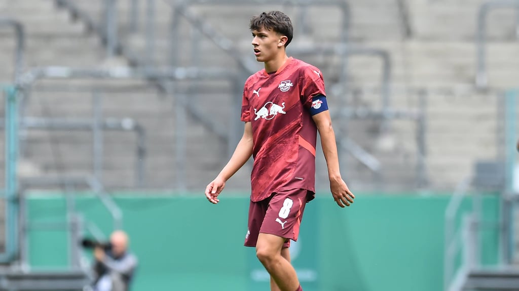 Toni Langsteiner, hier als Kapitän der U17, traf für die U19 zweimal.