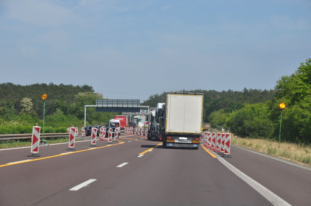 Die A2 in Sachsen-Anhalt wird für Autofahrer schon bald erneut zur Geduldsprobe. Bauarbeiten und eine Vollsperrung stehen bevor.