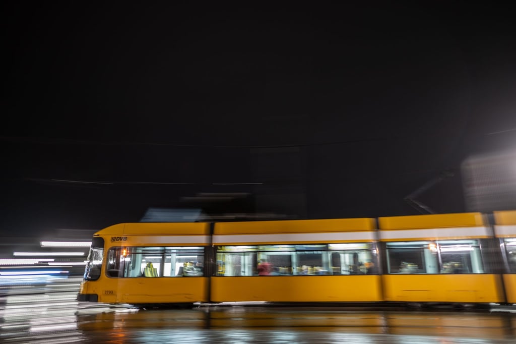 Der 20-jährige US-Amerikaner wollte in der Straßenbahn zwei Frauen helfen. (Symbolbild)