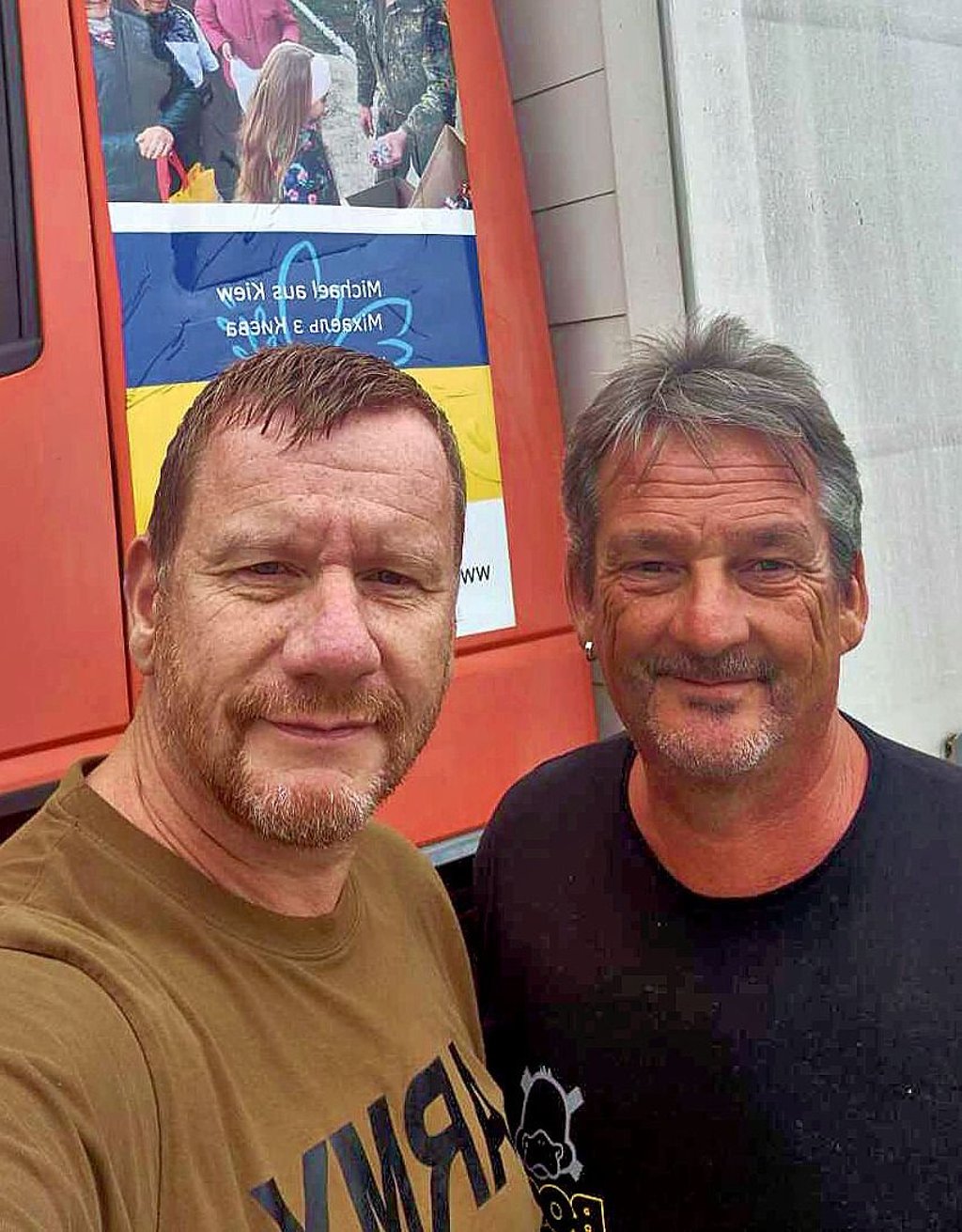 Michael Körner (rechts) hilft ukrainischen Geflüchteten.