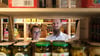 Sandy Hoppert  und Marius Schiel sind die Gründer des personallosen Einkaufsladens „Unser Schopp“.
