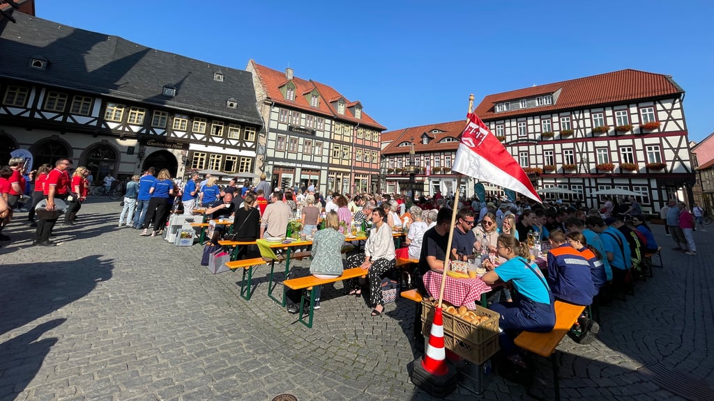 2024 konnten beim traditionellen Bürgerfrühstück des Kinderschutzbundes Harzkreis in Wernigerode insgesamt 3.500 Euro für den guten Zweck gesammelt werden.