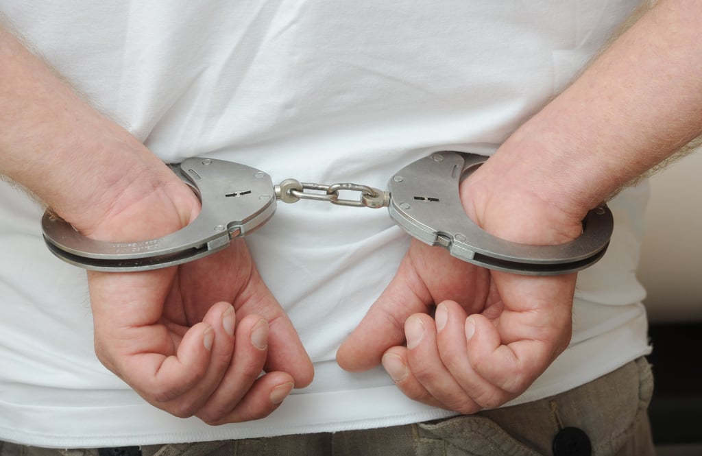 In Leuna sollen ein 23-Jähriger und ein 17-Jähriger zwei Jugendliche eingesperrt, bedroht und erpresst haben. Nun wird der Fall vor Gericht verhandelt.