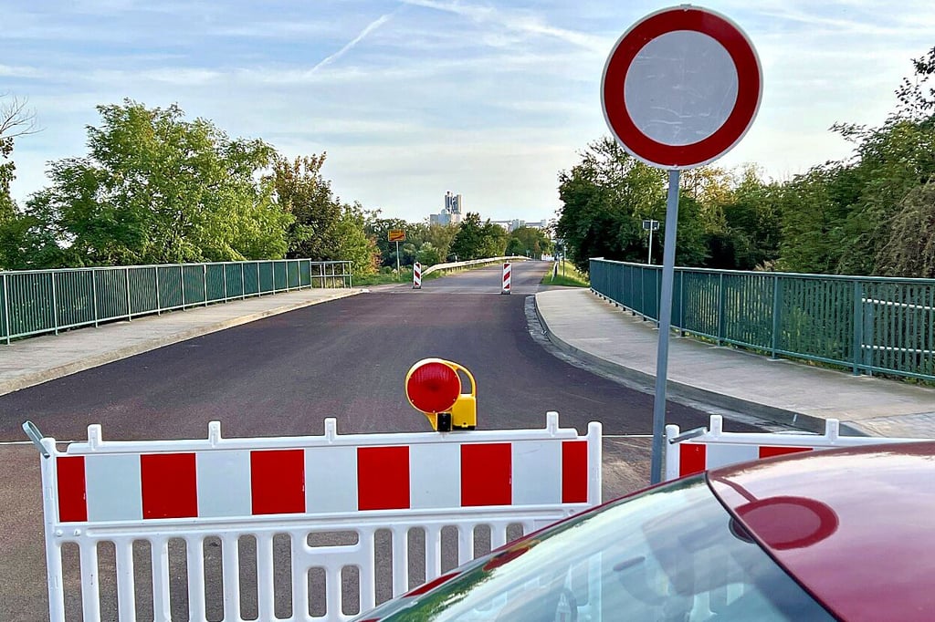 Der Damm in Altenburg bleibt länger gesperrt.