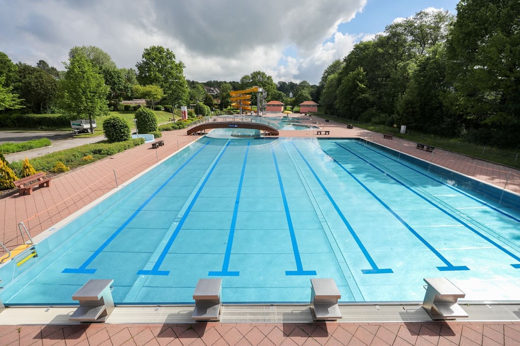 Die Freibadsaison in Chemnitz wird um eine Woche verlängert. (Archivbild)