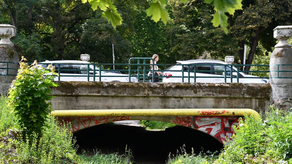 In Magdeburg wird eine weitere marode Brücke abgerissen.