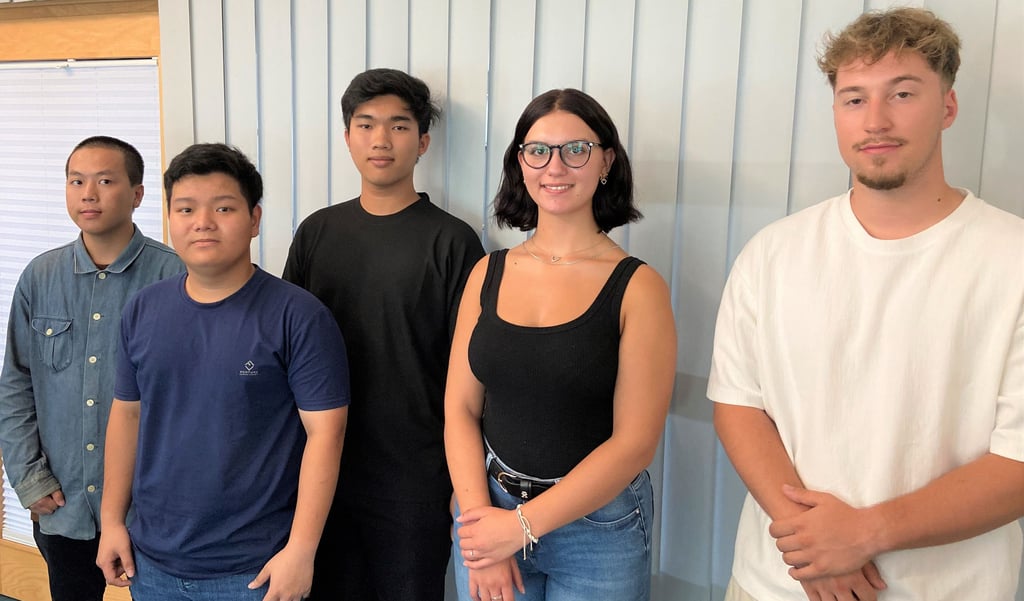 Tan Dat Luu, Cao Tien Nguyen, Tu Luong Ho aus Vietnam sowie Vivien Pessel und Vincent Paul (von links) haben sich für eine Ausbildung im Handwerk bei Industriebau Wernigerode entschieden.