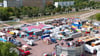 Der Jahrmarkt auf dem Festplatz am Gimritzer Damm in Halle nimmt Gestalt an. 60 Schausteller aus ganz Deutschland und Frankreich haben ihre Fahrgeschäfte für das Laternenfest aufgebaut.