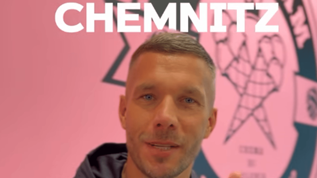 Fußballer Lukas Podolski hat ein Eiscafé in Chemnitz eröffnet.