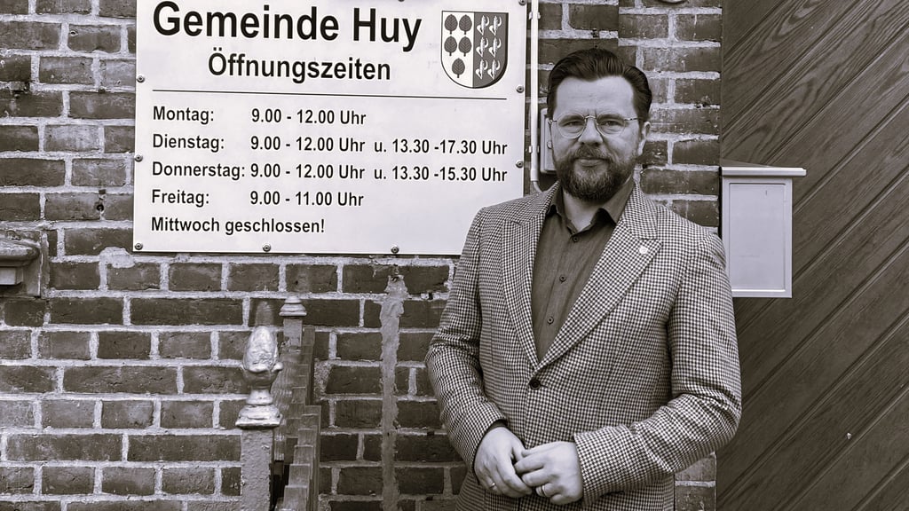 Maik Berger war seit Dezember 2021 Bürgermeister der Gemeinde Huy. Der SPD-Politiker ist am 25. August 2025 im Alter von 52 Jahren gestorben.