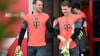 Jonas Urbig (r) ersetzt den gesperrten Manuel Neuer (l) im Bayern-Tor. (Archivbild)