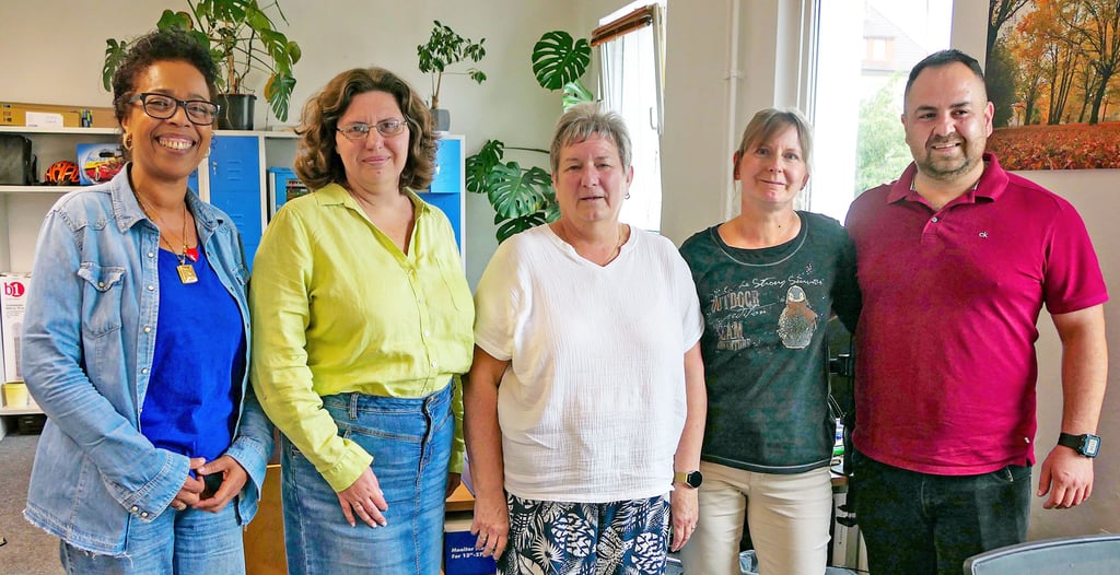 Fünf der sechs Bibo-Mitarbeiter um Projektleiterin Claudia Schmidt (2. v. r.): Sie betreuen intensiv Migranten auf dem Weg in den Arbeitsmarkt.