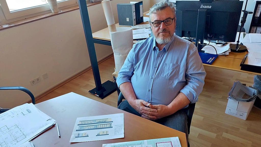 Umbau im Seniorenzentrum Vita: Geschäftsführer Andreas Berlin präsentiert die Baupläne.