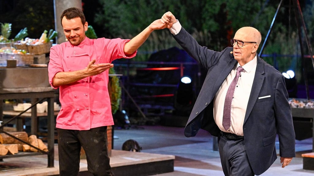 Beim diesjährigen Sommerspecial von Grill den Henssler in Magdeburg war Reiner Calmund zum letzten Mal als Juror zu Gast. Der Publikumsliebling bekam im Rahmen des Sommerspecials eine große Abschiedsshow und verlässt die Sendung nach 18 Jahren.