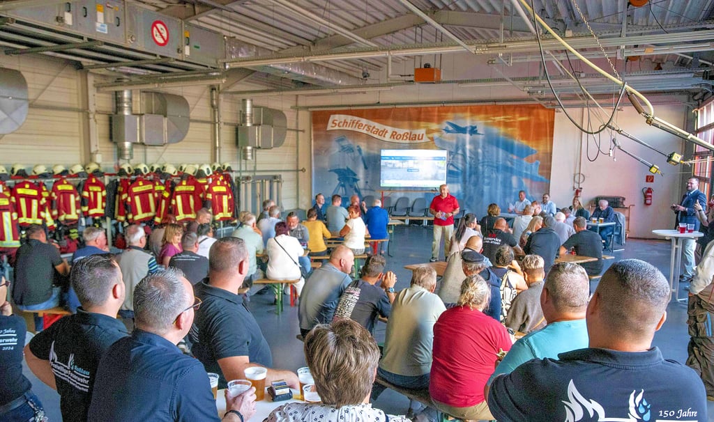 Bei der Ehrenamtsveranstaltung in der Roßlauer Feuerwache wird die neue Webseite „Unser Roßlau“ vorgestellt.