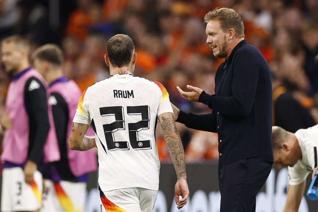 David Raum und Bundestrainer Julian Nagelsmann.