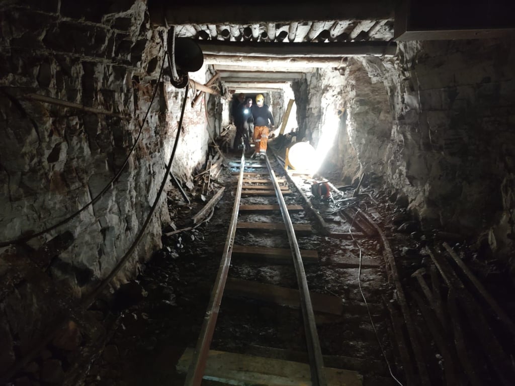 Blick auf die Gleise im Röhrigschacht. Sie müssen an einer Stelle kurzfristig repariert werden. Deshalb bleibt das Schaubergwerk bis Sonntag, 31. August, geschlossen
