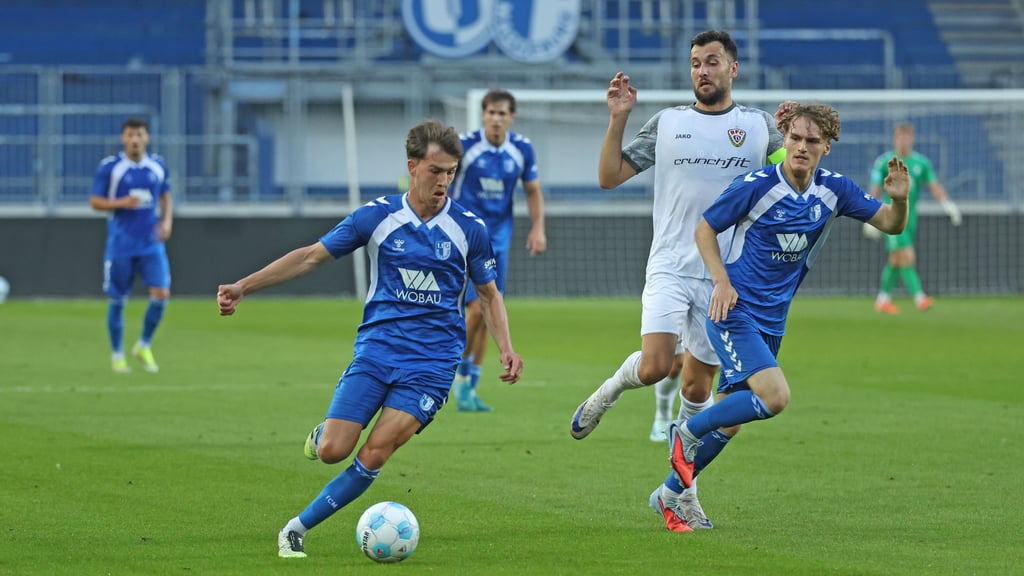 Die Reserve des FCM um Noah Pesch (links am Ball) und Nick Meier hat am Mittwochabend gewonnen.
