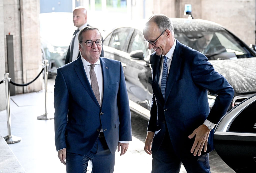 Das Bundeskabinett tagt ausnahmsweise im Verteidigungsministerium.