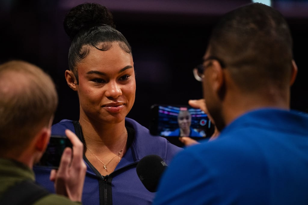Satou Sabally spricht vor dem Spiel mit Journalisten.