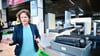 Flughafenchefin Aletta von Massenbach stellt neue CT-Scanner am Flughafen BER vor.