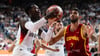 Dennis Schröder (l) peilte mit Deutschlands Basketballern den nächsten Titel an. (Archivbild)