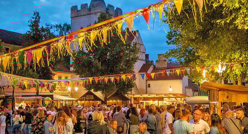 Mit liebevoller Dekoration, leckeren Getränken, viel Live-Musik und coolen DJ-Beats hat sich das „Weinkultor“ am Marienplatz zu einem beliebten Event am letzten August-Wochenende in Naumburg entwickelt.