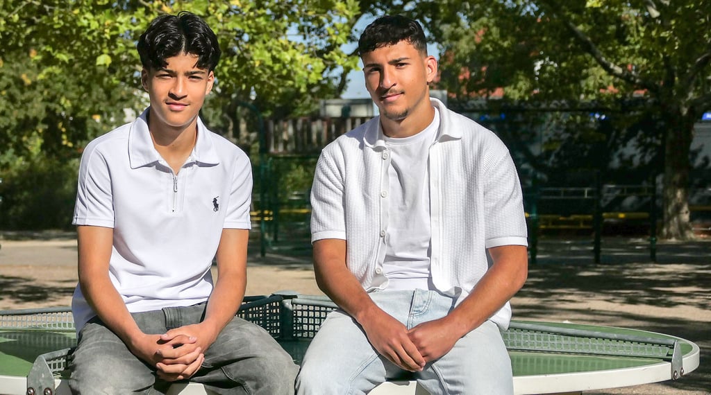 Zwei Brüder, zwei Jahre Altersunterschied: Trotzdem gehen Yahya und Ibrahim Alhussein beide in die neunte Klasse.