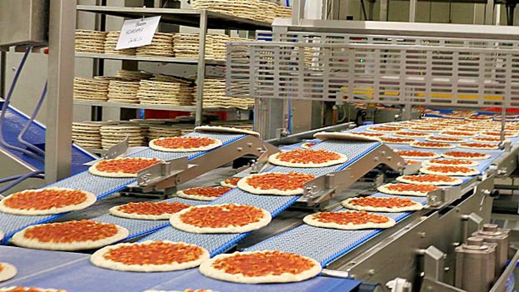 Das Freiberger-Werk in Osterweddingen produziert täglich mehr als eine halbe Million Pizzen.