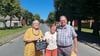 Freuen sich, dass ihr Dorf im Film "In die Sonne schauen" groß rauskommt: Christa Ringkamp (li.), Helga Lechler und Axel Tiemann aus Neulingen